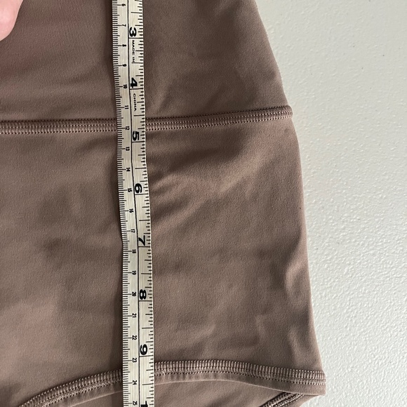 Lululemon Align Bike Shorts 4” - size 6, like new! - Picture 4 of 4